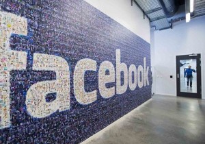 Facebook deler videoer i fremtiden